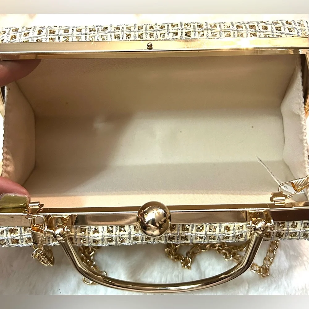 Elegant Handbag Clutch Purse with shiny Gold handle chain clasp - Picture 9 of 16